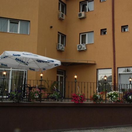Hotel Liliacul 클루지나포카 외부 사진