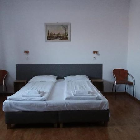 Hotel Liliacul 클루지나포카 외부 사진