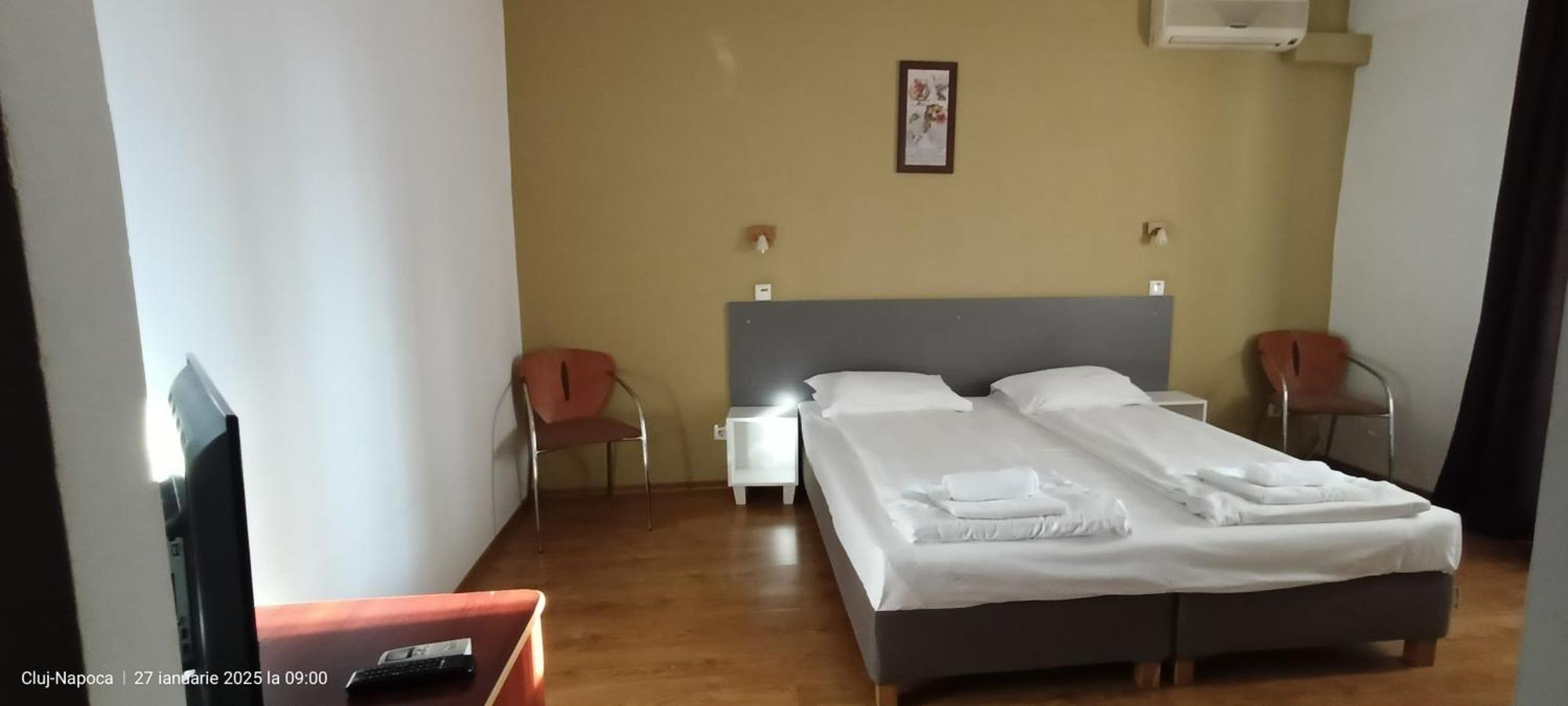 Hotel Liliacul 클루지나포카 외부 사진